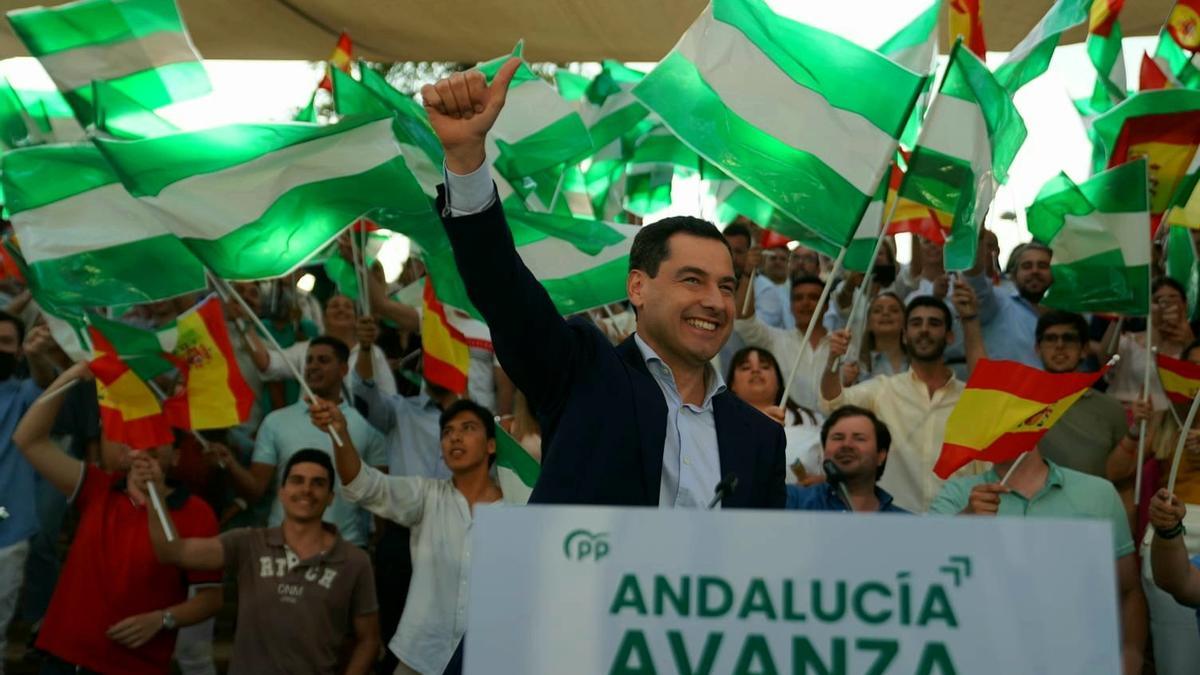 Juanma Moreno, durante su acto en Málaga de inicio de campaña de las elecciones andaluzas. Galería de imágenes del arranque de campaña en Málaga