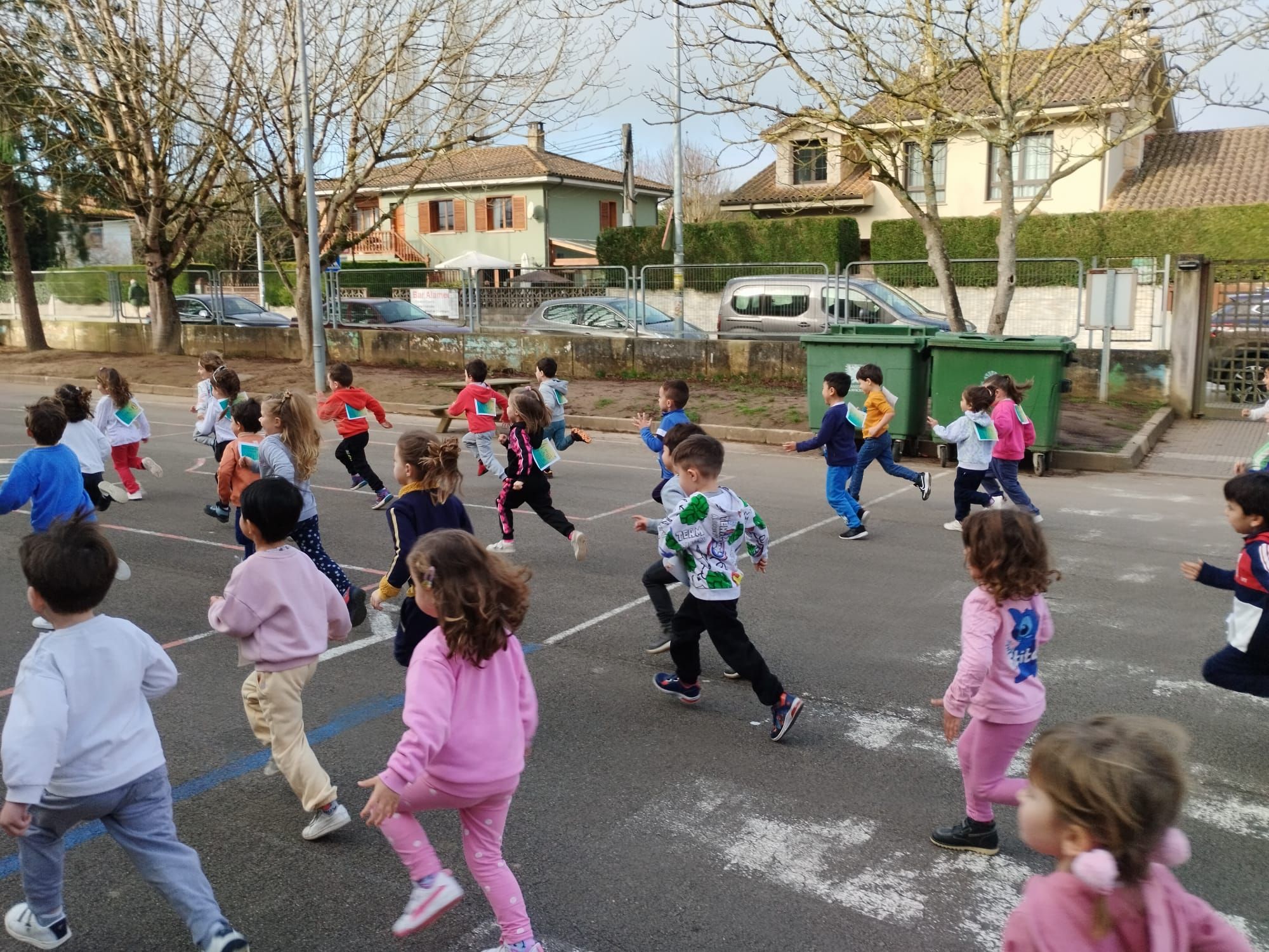 Carreras, murales y mercadillos: así celebraron en Villaviciosa el Día de la Paz