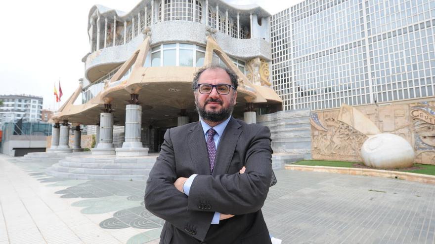 El experto en Derecho Constitucional ante a la Asamblea Regional.