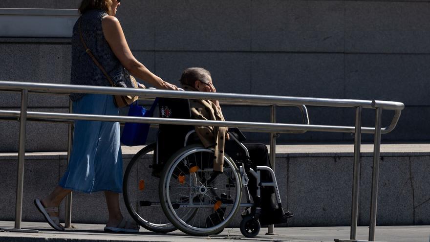 Un año de cambios en el sistema andaluz de dependencia: la espera se recorta a 17 meses pero sigue entre las más altas de España