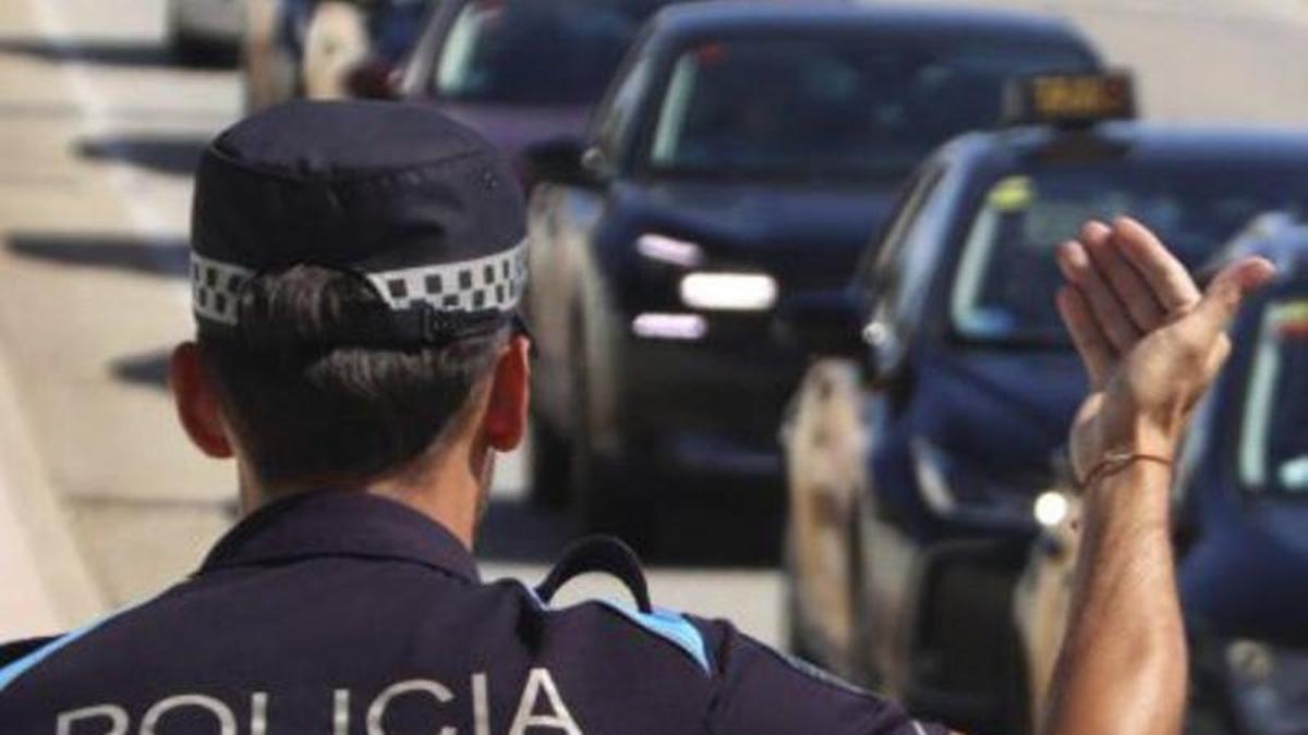 Un agent de la policia portuària. | JOHN MCAULAY / ACN