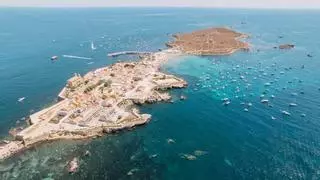 Esta es la isla habitada más pequeña de España: Un destino ideal para las vacaciones de verano