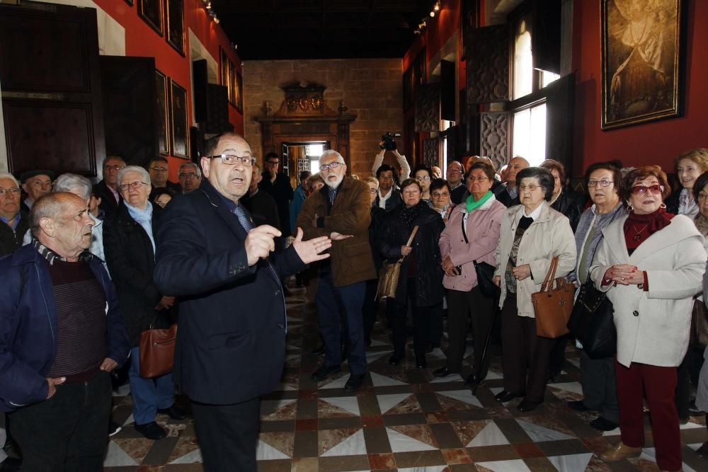 Vecinos de Morella, de visita en el Palau de la Generalitat