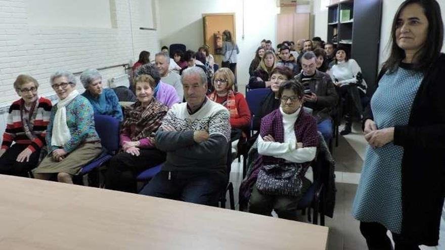 Charla en el centro de adultos del Nalón