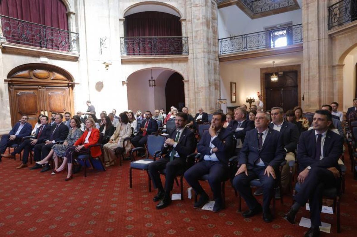 Asistentes al acto organizado ayer por el Colegio Oficial de Ingenieros Industriales del Principado de Asturias. | Miki López