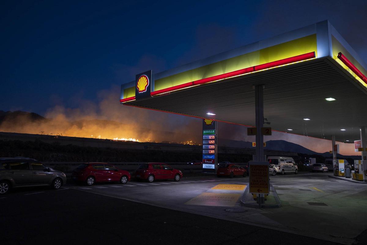 Incendio en Tenerife: continúan los trabajos de bomberos, que pueden durar varios días