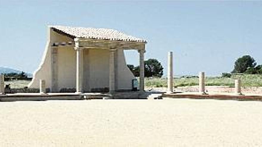 El fòrum romà d&#039;Empúries, en una imatge presa ahir, amb la monumental esplanada central que estava envoltada d&#039;edificis porticats.