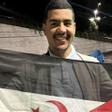 El joven saharaui ha conseguido salir del aeropuerto tras quedar en libertad.