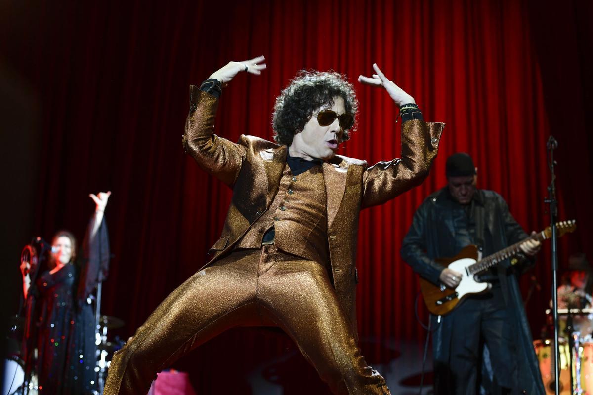 El artista Enrique Bunbury ofrece un concierto en el Wizink Center de Madrid