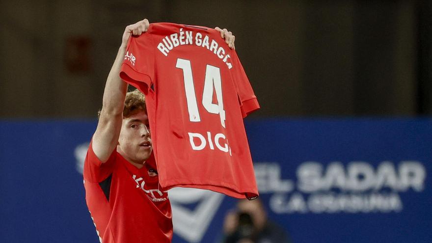 Víctor Muñoz, celebra el primer gol conseguido durante el partido de la jornada 6