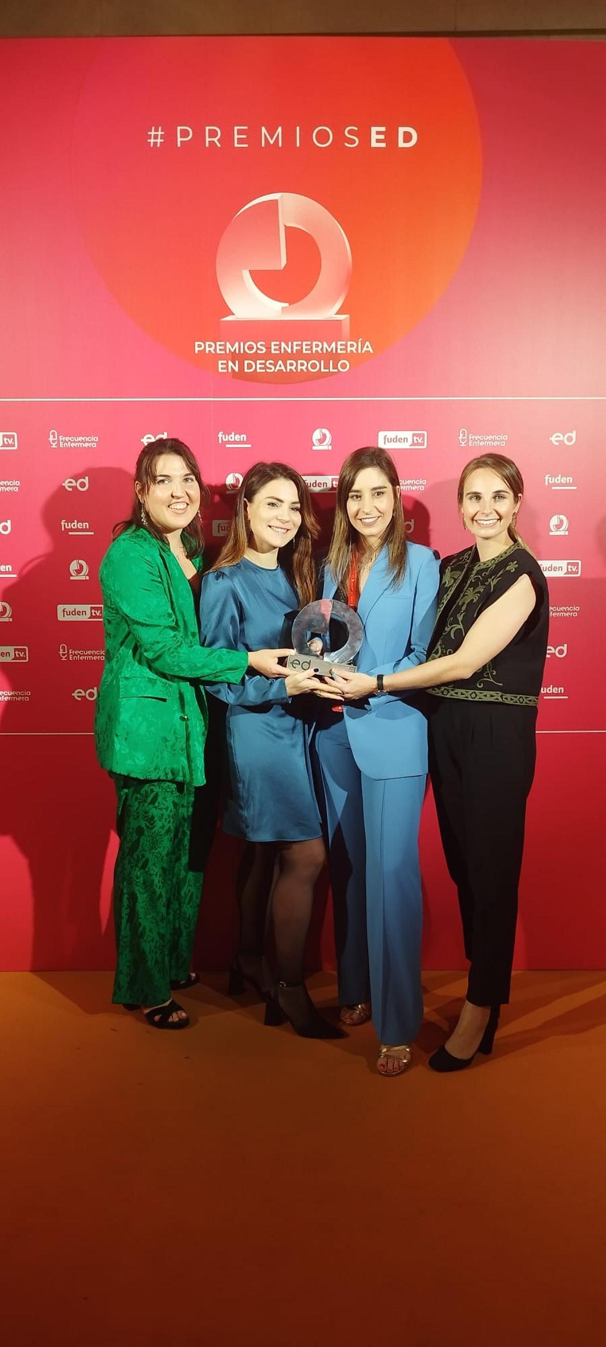 Iria Quintela, segunda por la derecha, junto a sus compañeras.