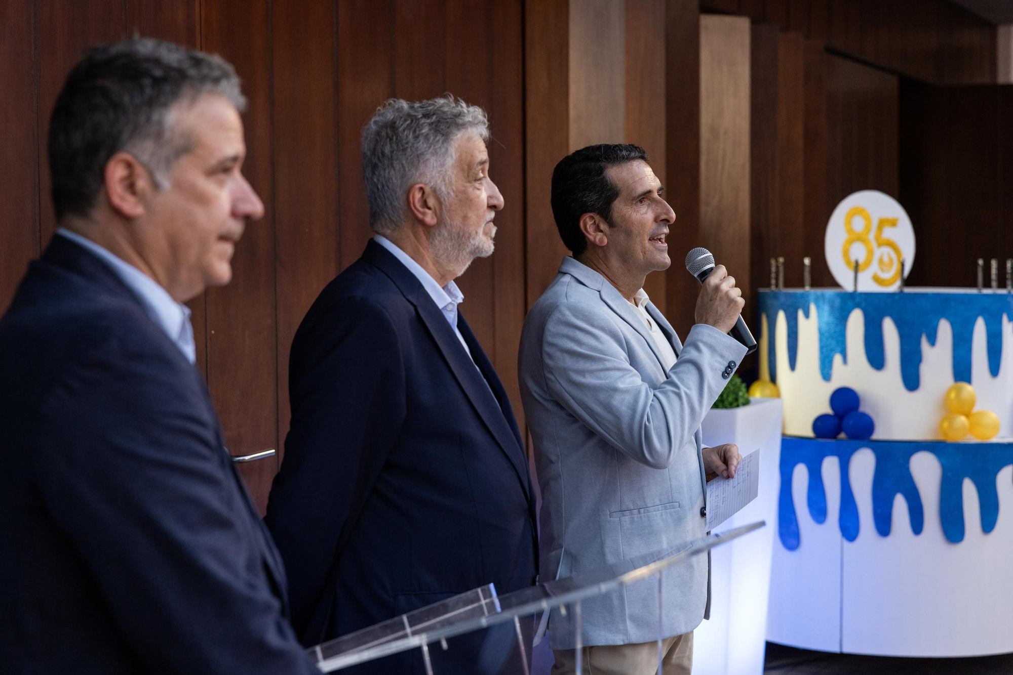 DIRECTIVOS DEL COLEGIO ARENAS.jpg