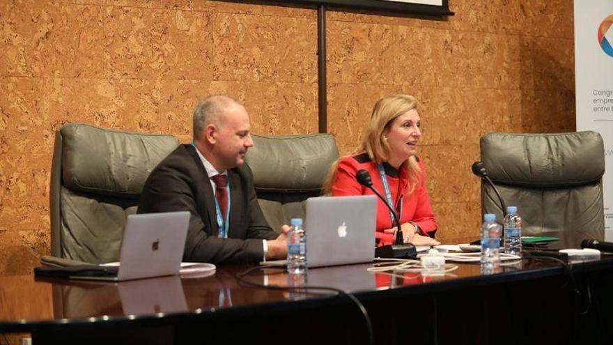 Amparo Marco insta a «aprender de la diferencia» en el congreso internacional con Japón