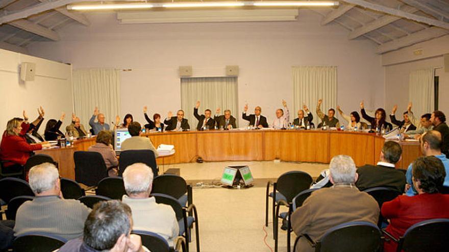 Una imatge d&#039;arxiu del ple municipal de Blanes, on hi acostuma a haver una gran afluència d&#039;assistents.