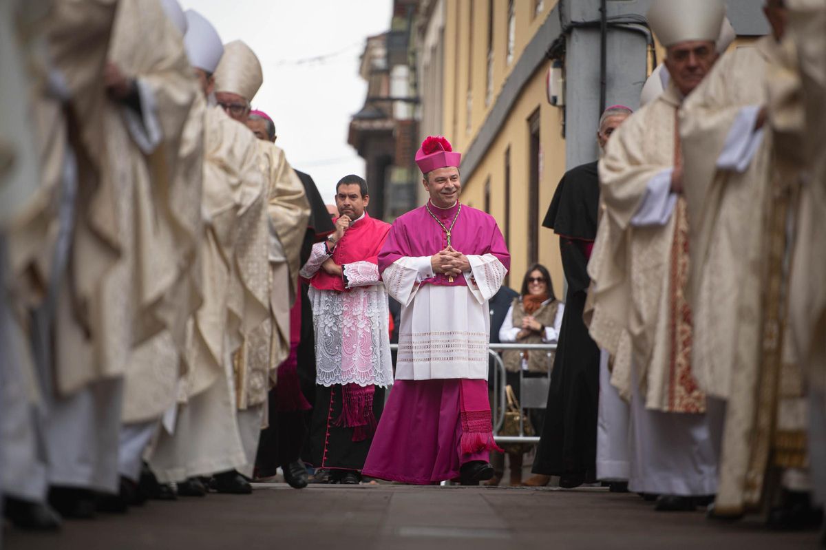 Tenerife Welcomes a New Bishop After Ceremony in La Laguna Cathedral Tenerife Welcomes a New Bishop After Ceremony in La Laguna Cathedral