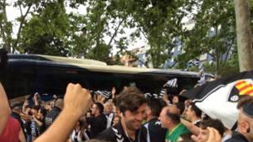 Gran recibimiento a los jugadores del Castellón con motivo del partido ante el Sant Andreu.