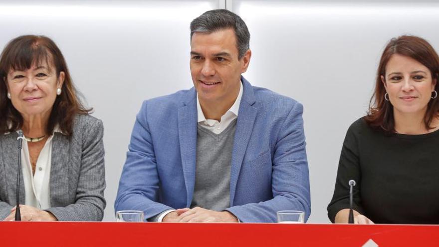 Cristina Narbona, Pedro Sánchez y Adriana Lastra.