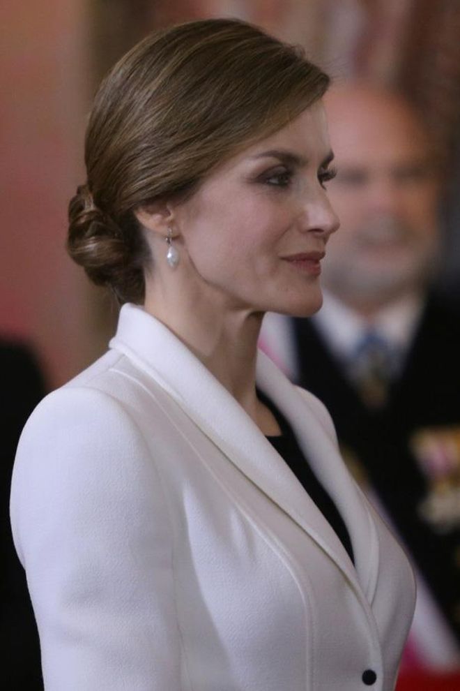 Letizia Ortiz con moño bajo en la celebración de la Pascua Militar