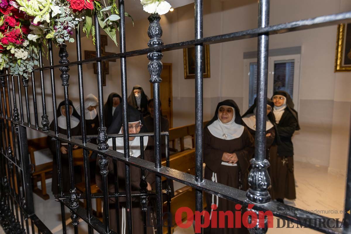 Bandeja de flores y ritual de la bendición del vino en las Fiestas de Caravaca