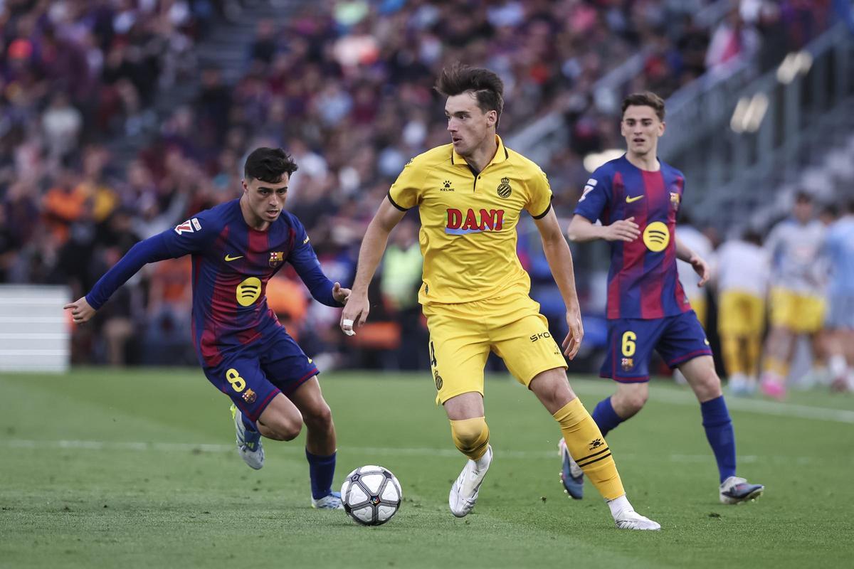 Urko González vio la quinta amarilla del curso en el derbi Barça-Espanyol