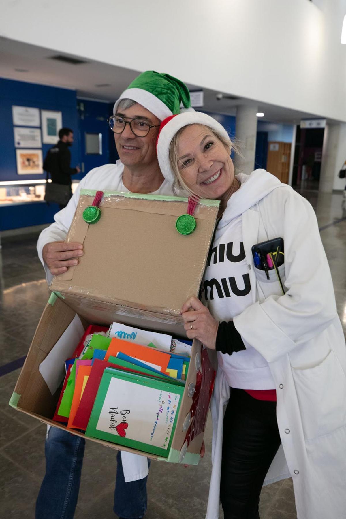 Las postales navideñas de los alumnos de Cas Serres llegan un año más al Hospital Can Misses Las postales navideñas de los alumnos de Cas Serres llegan un año más al Hospital Can Misses