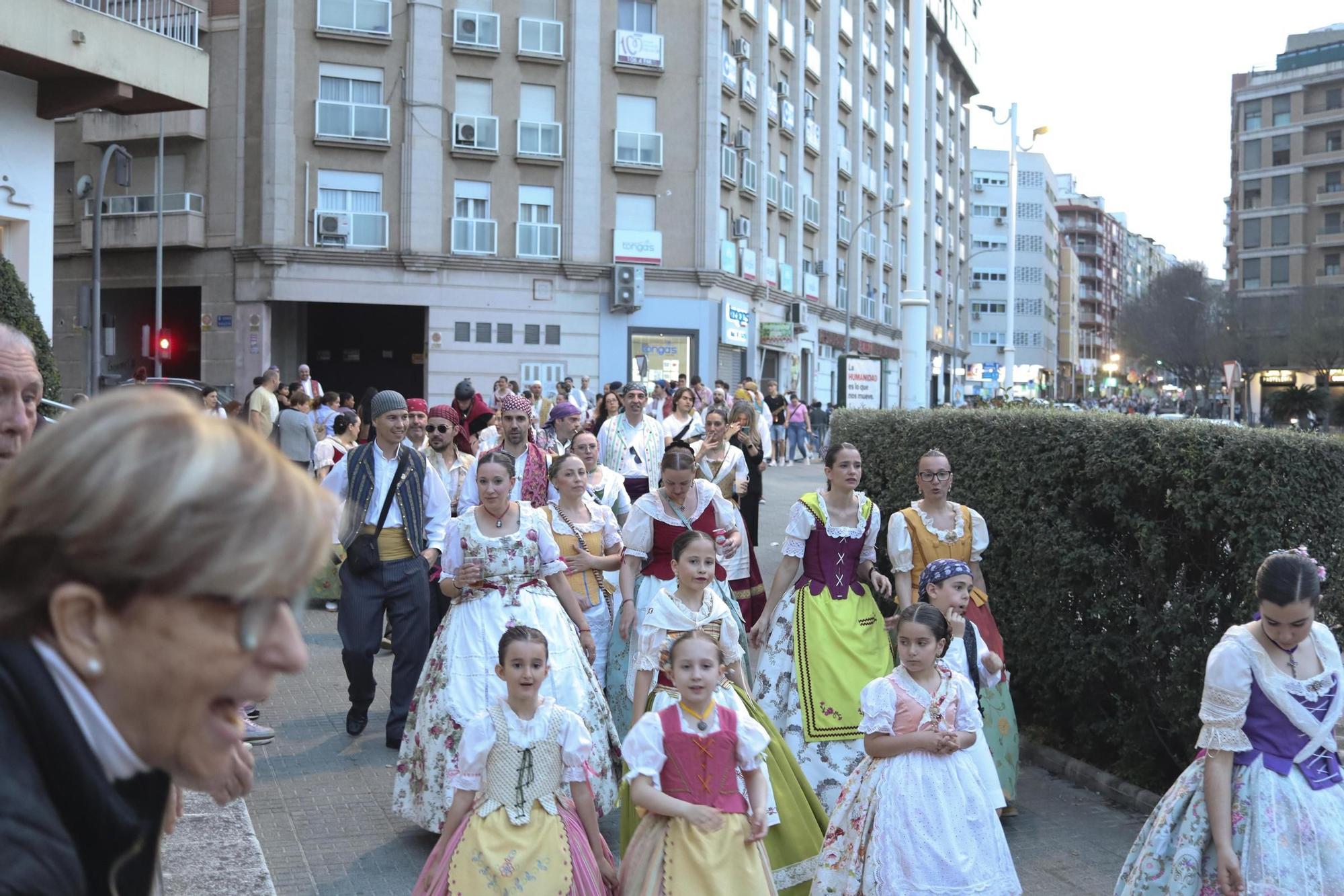 La tradicional visita a las fallas de Xàtiva en imágenes