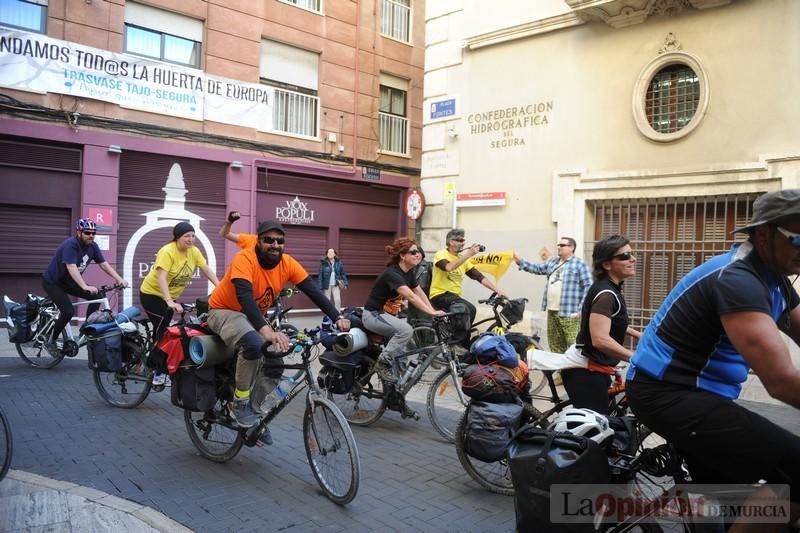 Protesta en bicicleta contra el fracking