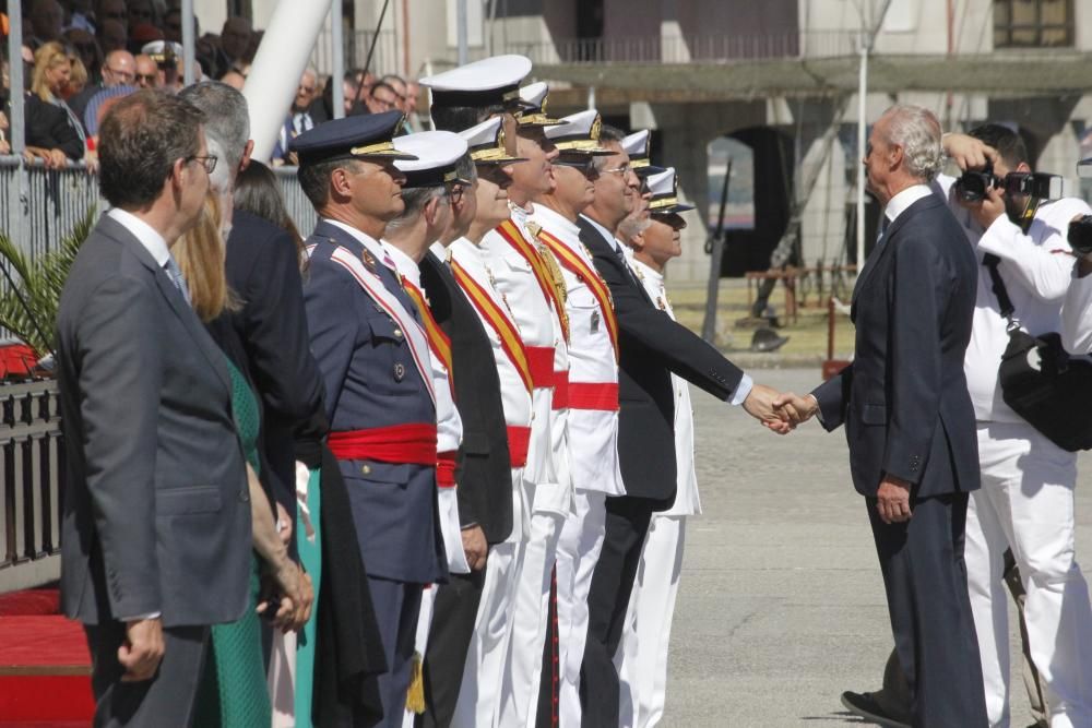 Entrega de despachos y jura de bandera en la Escue