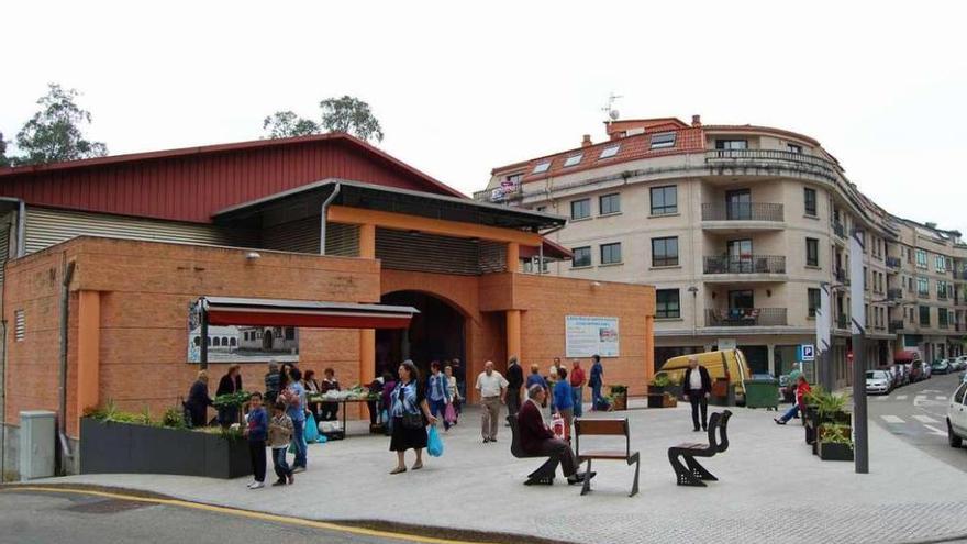 Estado actual de la plaza de abastos de Salceda de Caselas y parte exterior frontal.