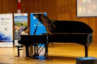 Los tres mejores pianistas del décimo Cidade de Vigo compiten el viernes en el Mar de Vigo