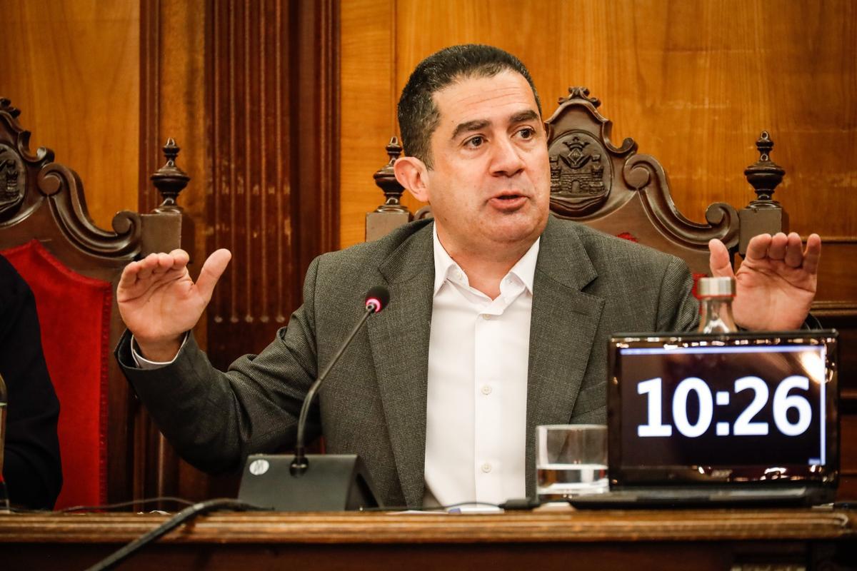 El alcalde durante el pleno que ha rechazado la cuestión de confianza
