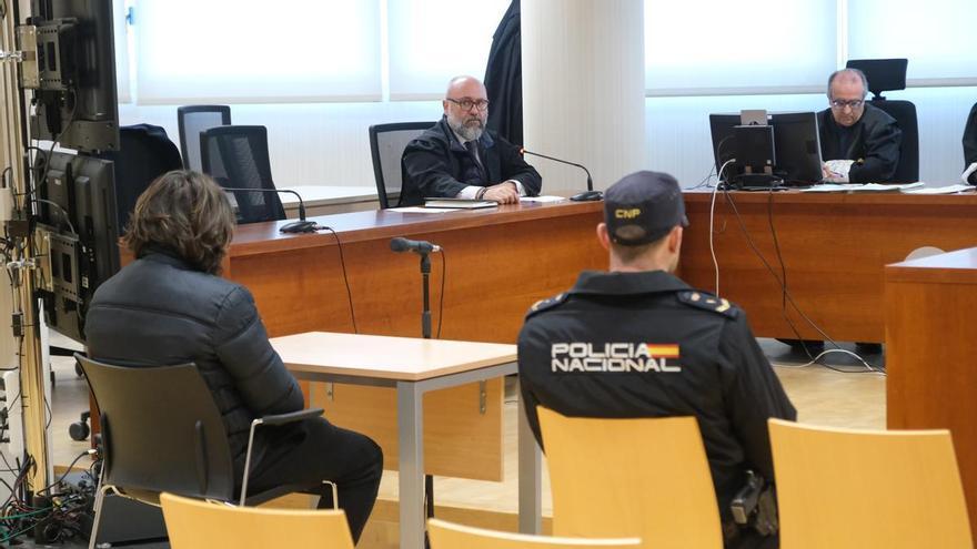 Condenado a 10 años por intentar matar a dos policías el acusado de asesinar a su pareja en Elche