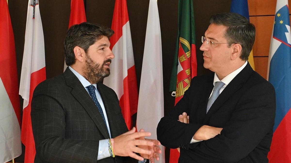 El presidente de la Región de Murcia, Fernando López Miras, reunido en Bruselas con el comisario europeo de Transporte Sostenible y Turismo, Apostolos Tzitzikostas