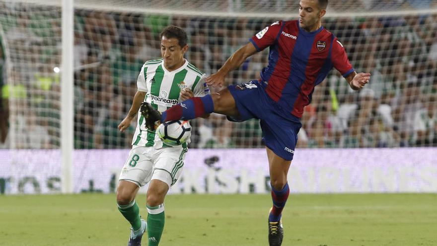 El Levante UD cae goleado en el Villamarín