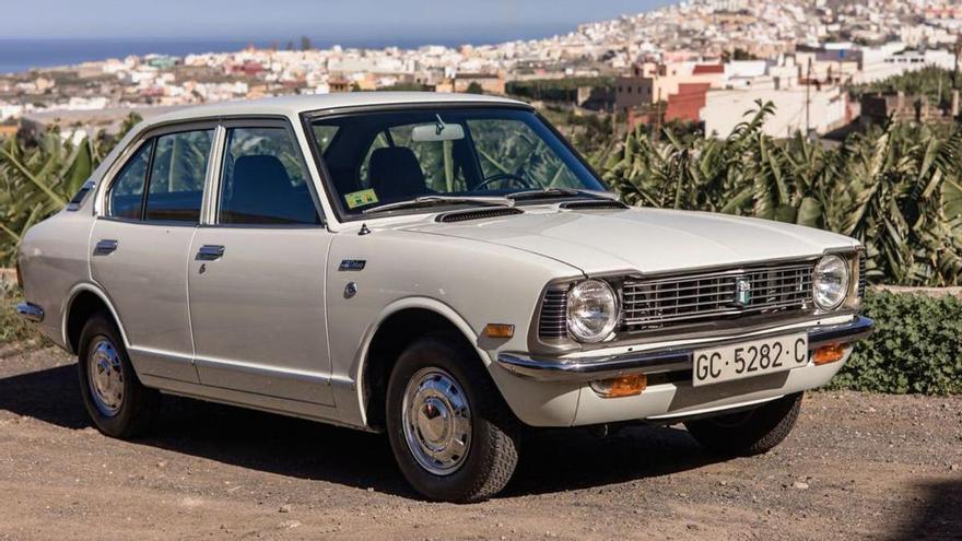 El Toyota Corolla 1.2 que en 1973 se convirtió en el primer coche de la firma matriculado en Canarias.