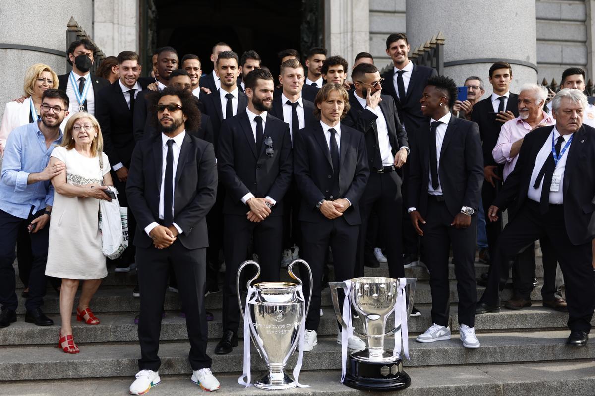 El Real Madrid celebra su 14ª Copa de Europa con la afición blanca