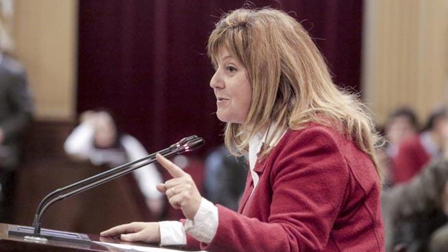 Joana Maria Camps, en una sesión del Parlament balear.