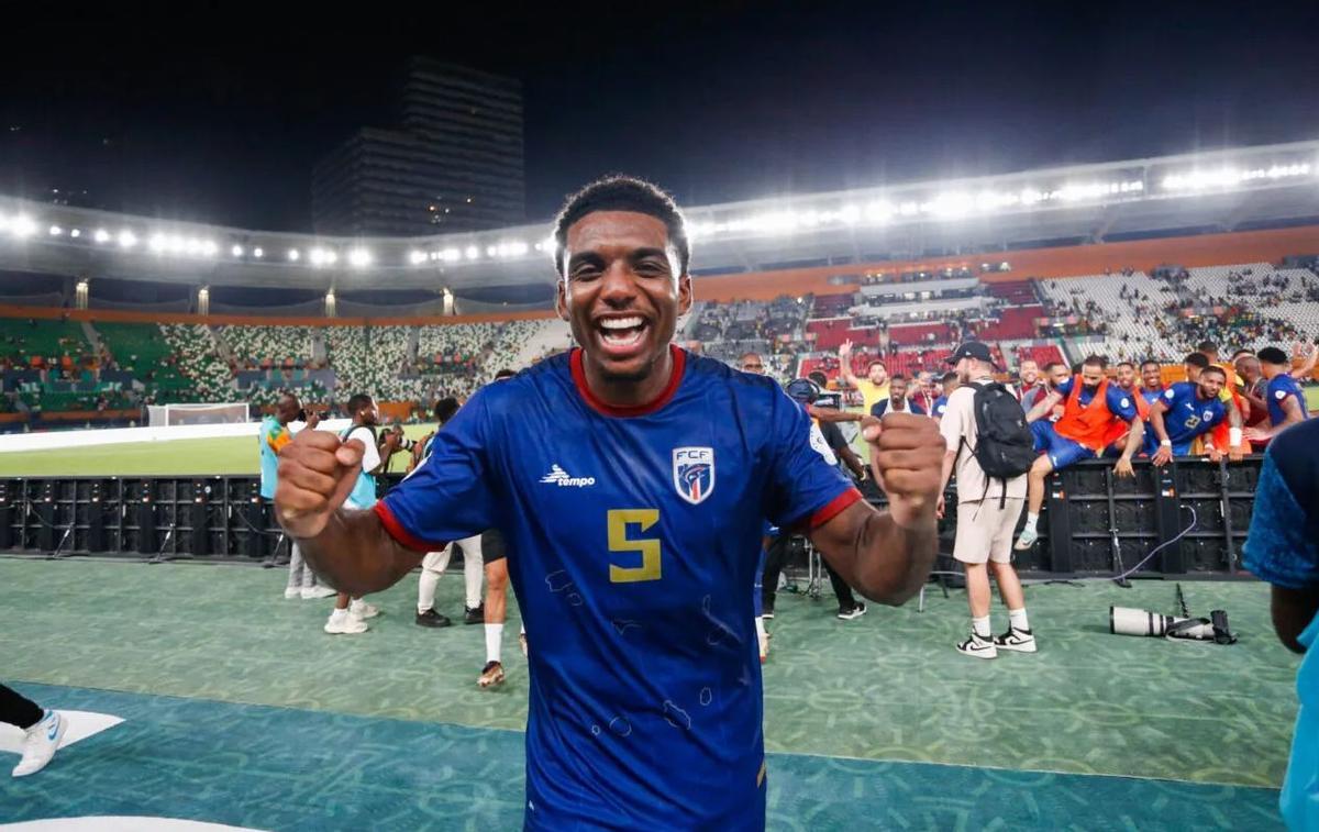 Logan Costa celebra la clasificación para el Mundial de la selección de Cabo Verde.