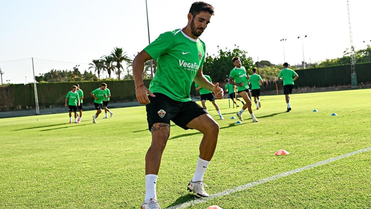 Primer entrenamiento del Elche CF en el Díez Iborra… y el lunes más