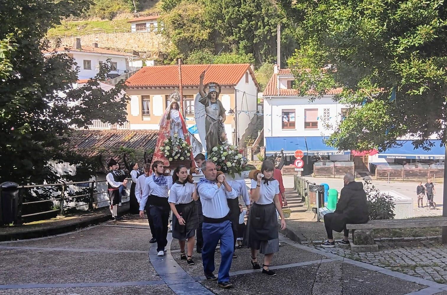 Tazones, honras a San Miguel y a la Virgen del Rosario