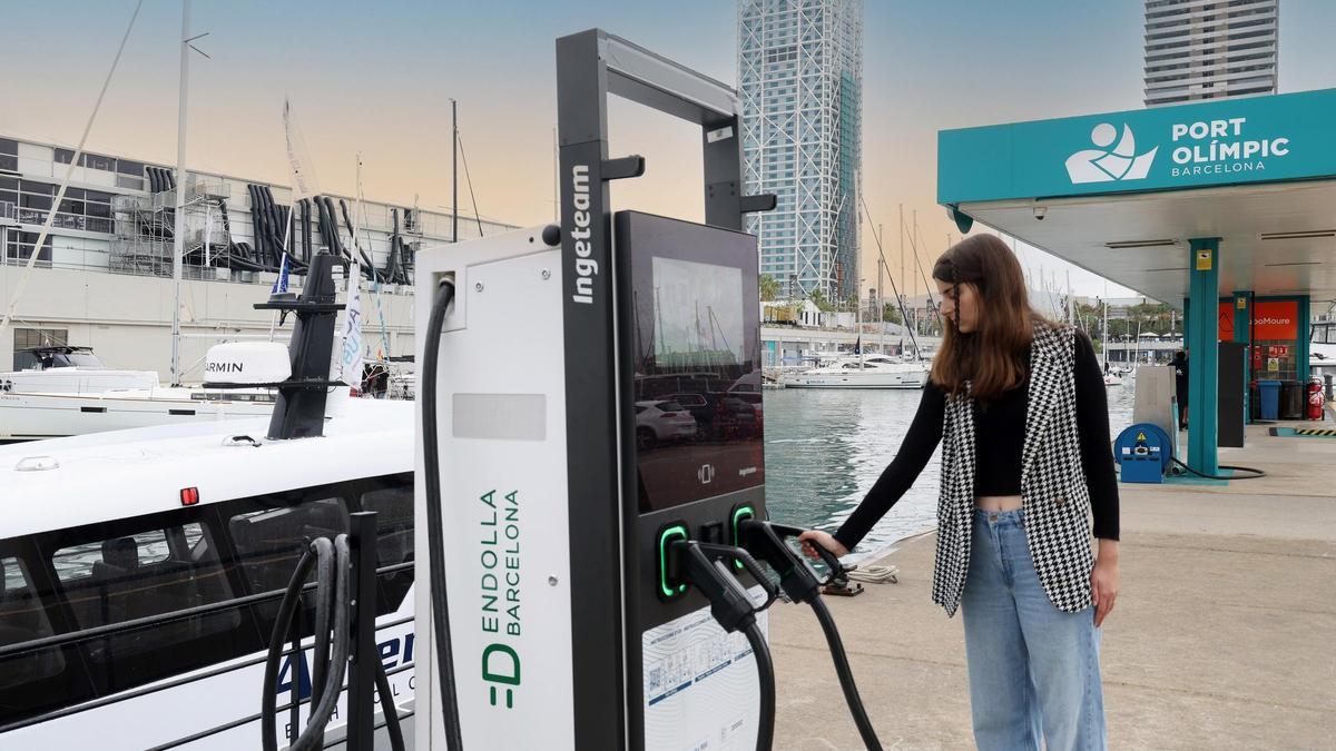 Puntos de carga ultrarápida para embarcaciones eléctricas instalados en el Port Olímpic.