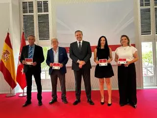 Entregados los primeros permisos oficiales de conductor de VTC en la Comunidad de Madrid