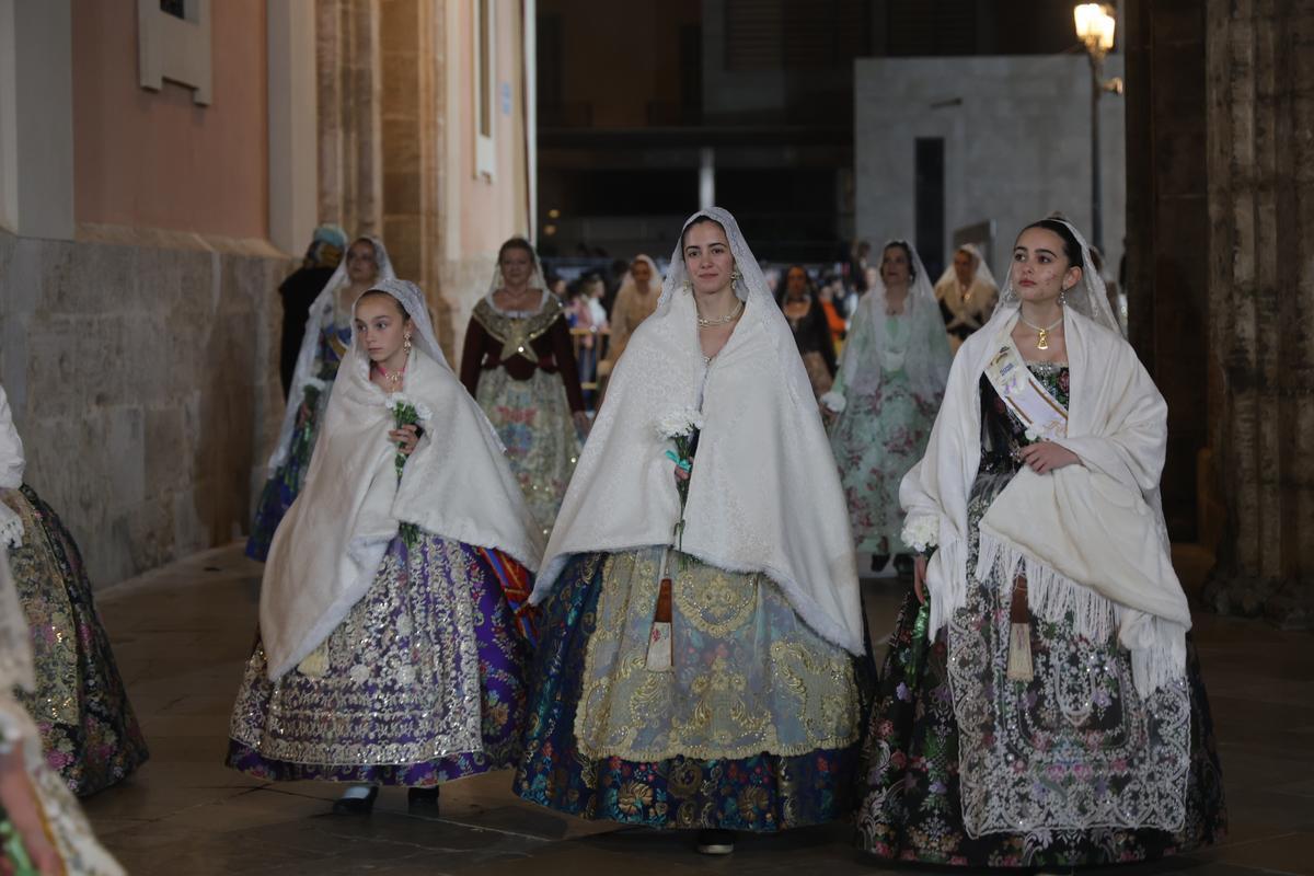 Todas las fotos de la Ofrenda del 18 de marzo por la calle de la Paz hasta las 23:30 horas Todas las fotos de la Ofrenda del 18 de marzo por la calle de la Paz hasta las 23:30 horas