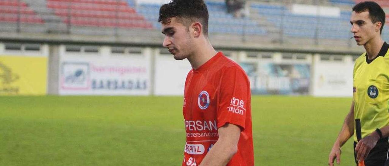 Manu Blanco, el domingo nada más acabar el partido contra el Arzúa en el campo de O Couto. // Iñaki Osorio