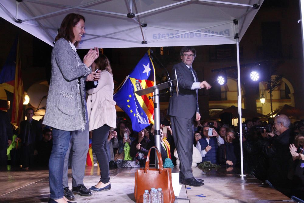 Puigdemont omple la plaça de la Independència de Girona