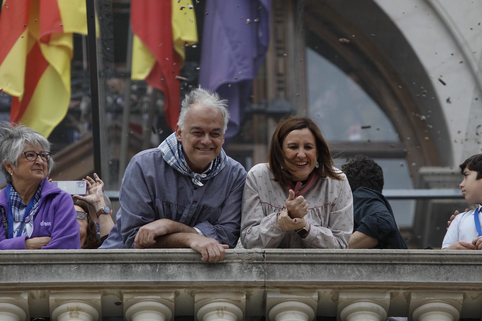 Irene Montero, Joan Ribó y María José Català: Algunas de las caras de hoy, sábado 18, en el balcón municipal