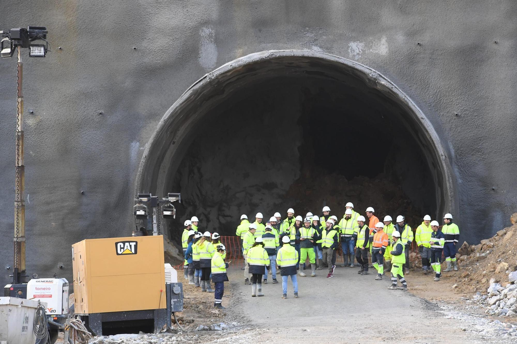 Completada la excavación del primer túnel en la obra del tren a Langosteira