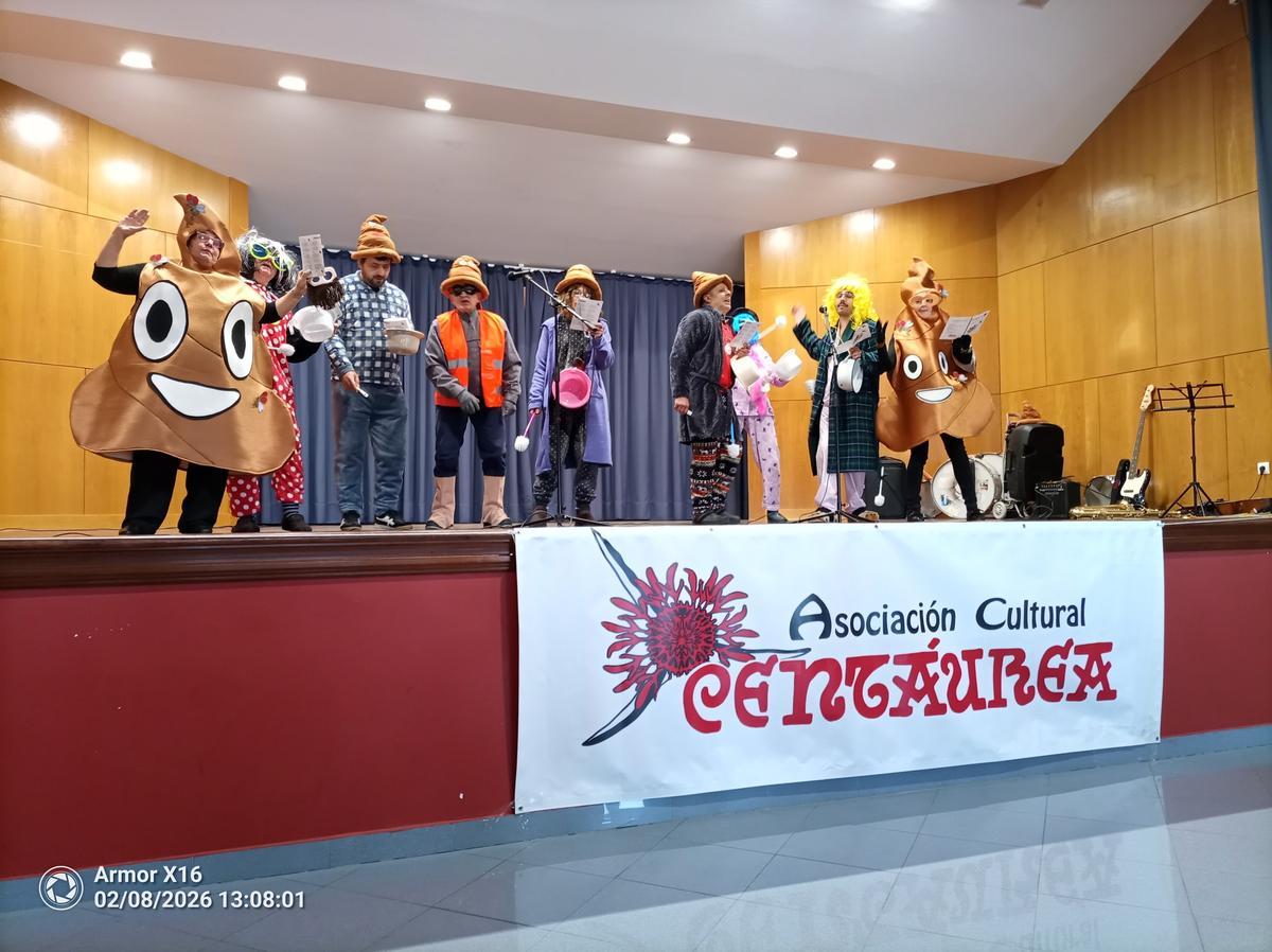 Un momento da actuación da nova comparsa As do Penico.