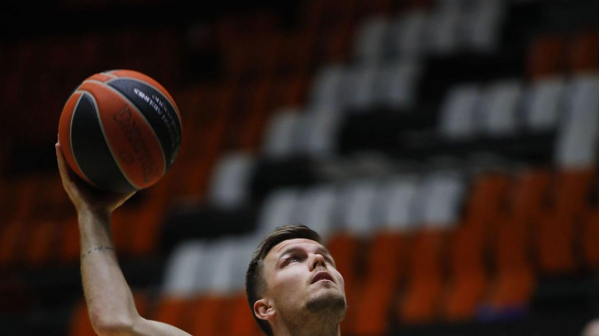 Martin Hermannsson, base de 27 años, en un entrenamiento con el Valencia Basket. | MIGUEL ÁNGEL MONTESINOS