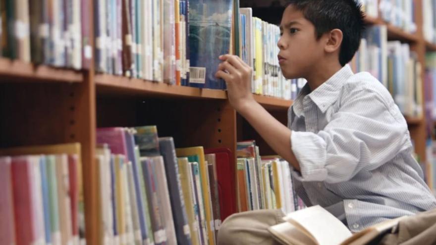 La lectura es pot fomentar des dels primers cursos escolars.  | EMPORDÀ
